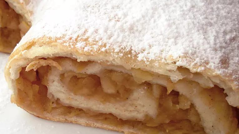 Placinta taraneasca cu mere