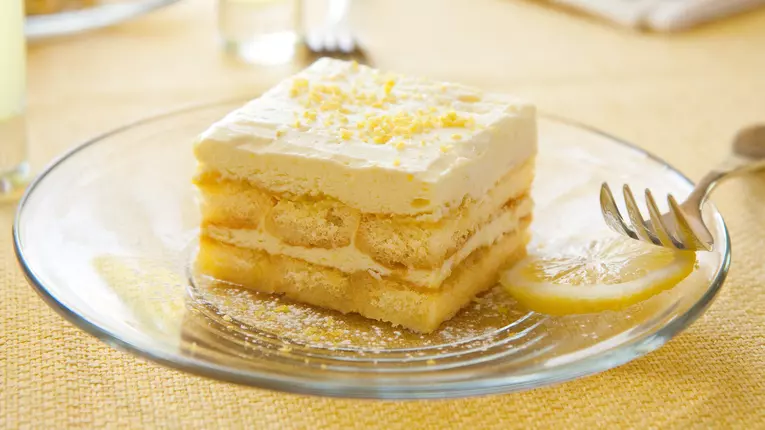 Tort brazilian cu spuma de lamaie (Pavê de limão)