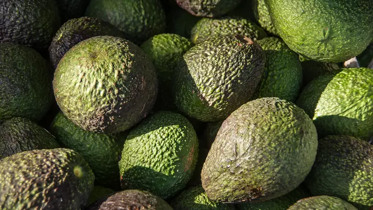 Cum obtii un avocado copt in 10 minute