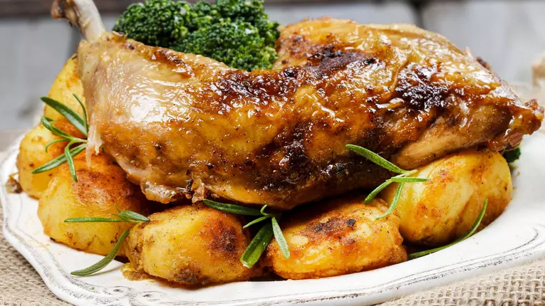 Pui cu cartofi la cuptor