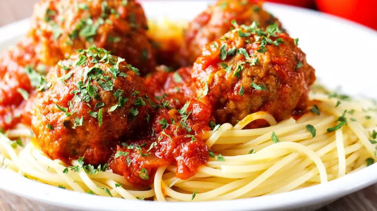 Chiftelute marinate cu pesto