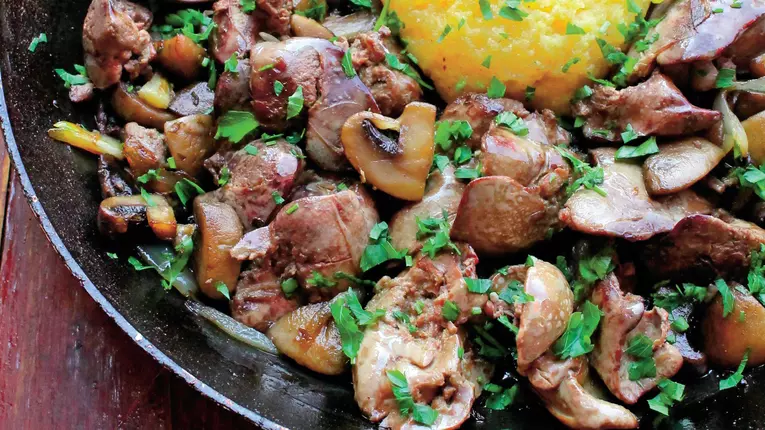 Ficatei de pui cu ciuperci la tigaie