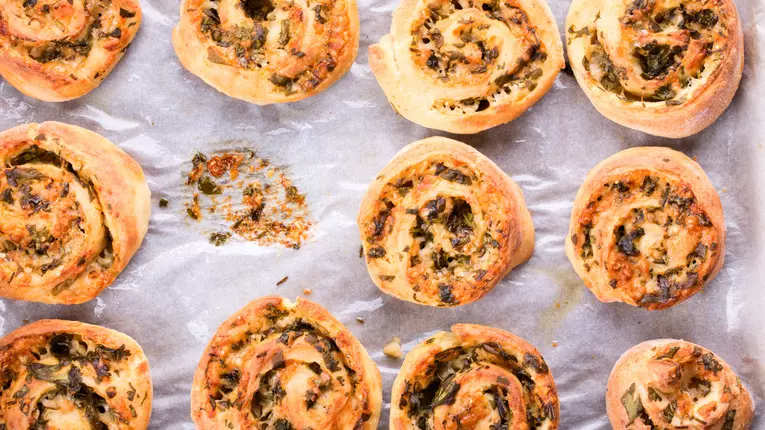 Rulouri cu bacon si verdeata