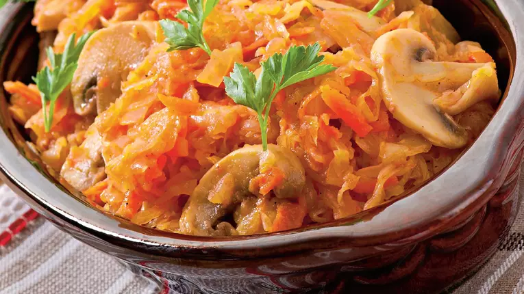 Varza scazuta cu ciuperci