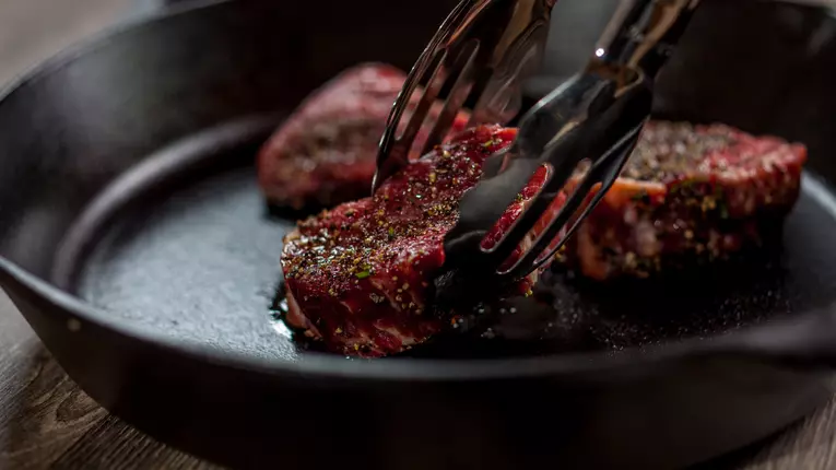 3 motive pentru care sa gatesti in vase de fonta