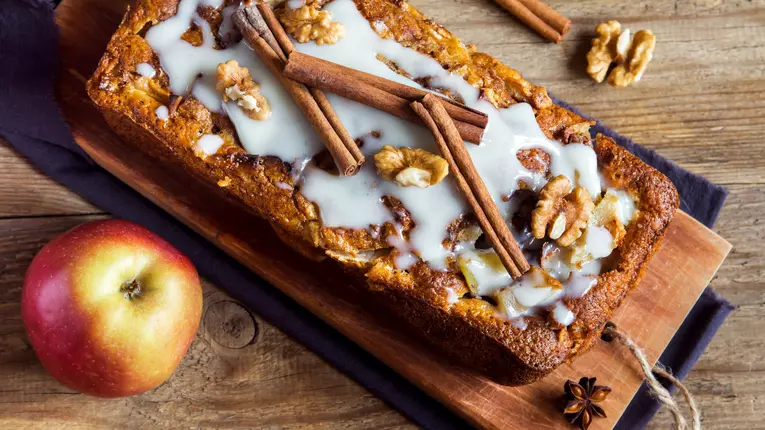 Chec de mere si scortisoara glazurat