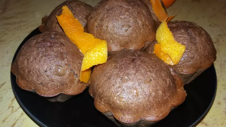 Briose cu ciocolata si portocale