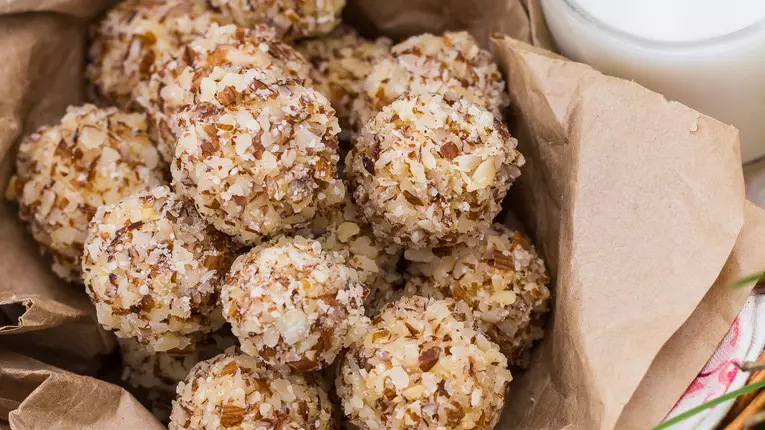 Aperitiv din crema de branza cu nuci