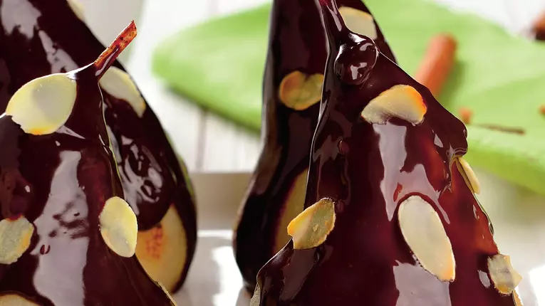 Pere cu sos de ciocolata