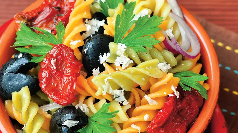 Salata de paste cu rosii uscate