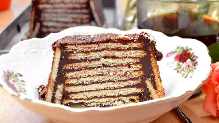 Tort de biscuiti cu ciocolata