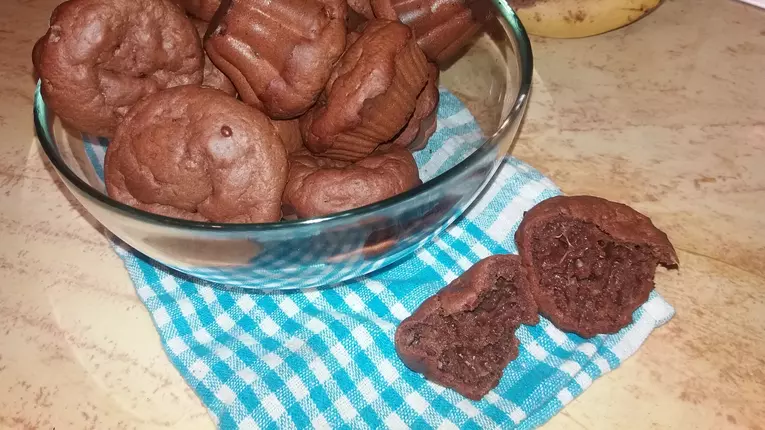 Briose cu banane si ciocolata