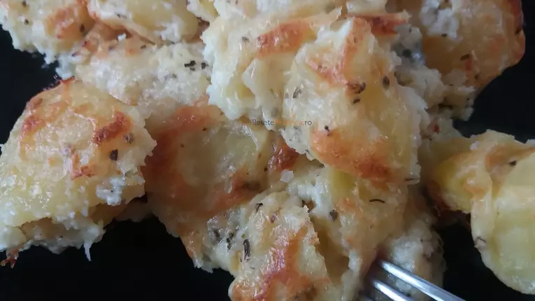 Cartofi in sos de branzeturi