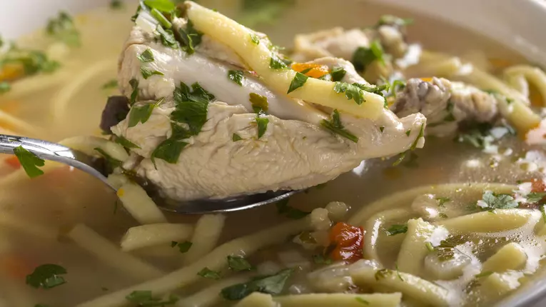 Supa de pui cu taitei