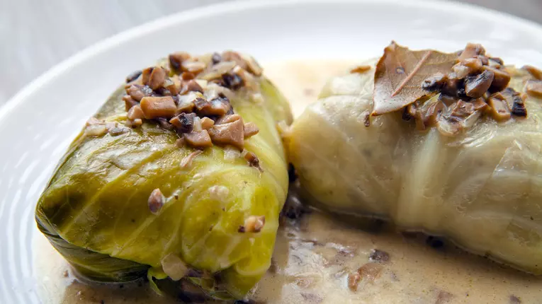 Sarmale in foi de varza cu ciuperci – Reteta de post