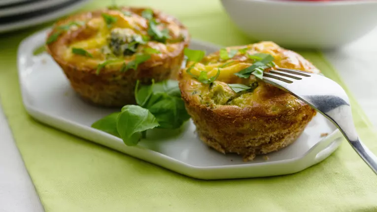 Briose cu broccoli si cascaval