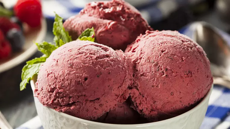 Inghetata de capsuni – 1 minut