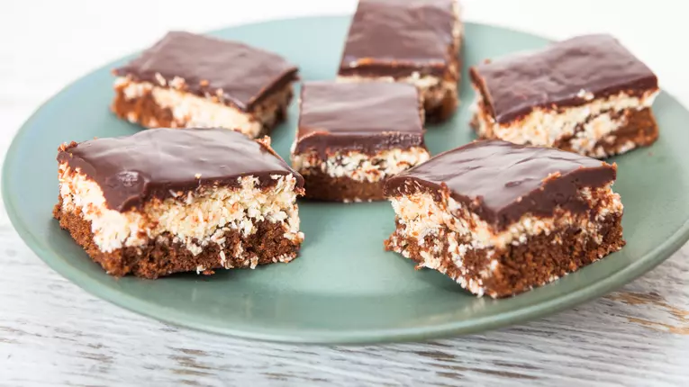 Prajitura Bounty cu ciocolata si cocos