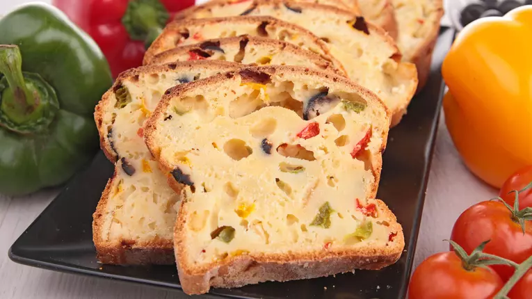 Chec aperitiv cu bacon si cascaval