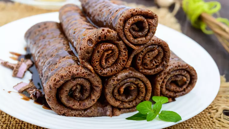 Clatite pufoase cu ciocolata