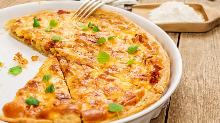 Placinta aperitiv cu ceapa si branza