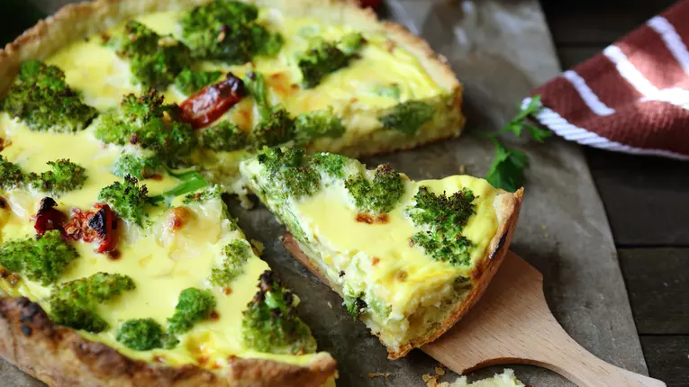 Tarta cu broccoli si cascaval