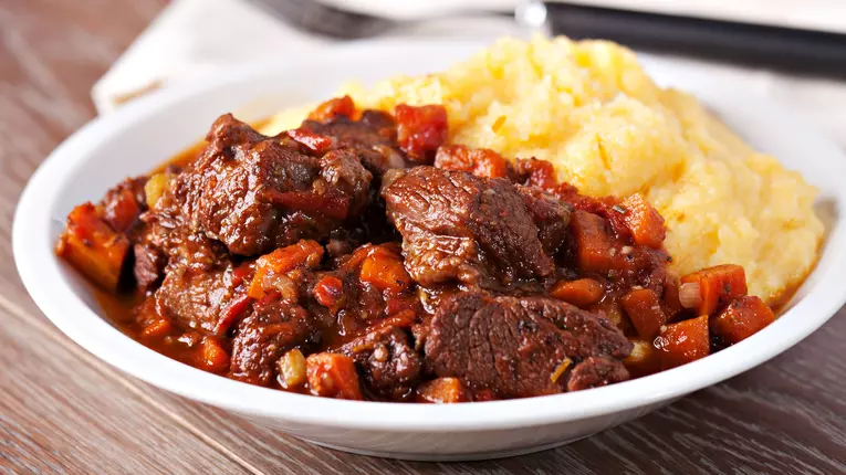 Tocanita de ciuperci cu carne de porc