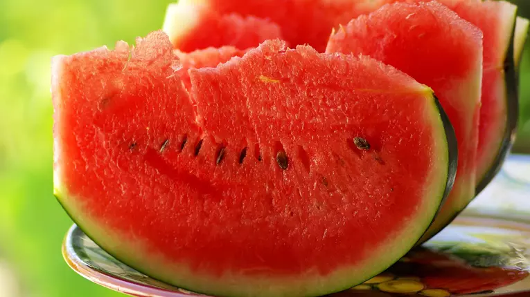 7 motive sa consumi pepene verde vara aceasta