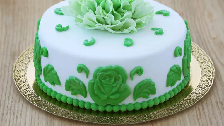 Cum imbraci tortul in martipan