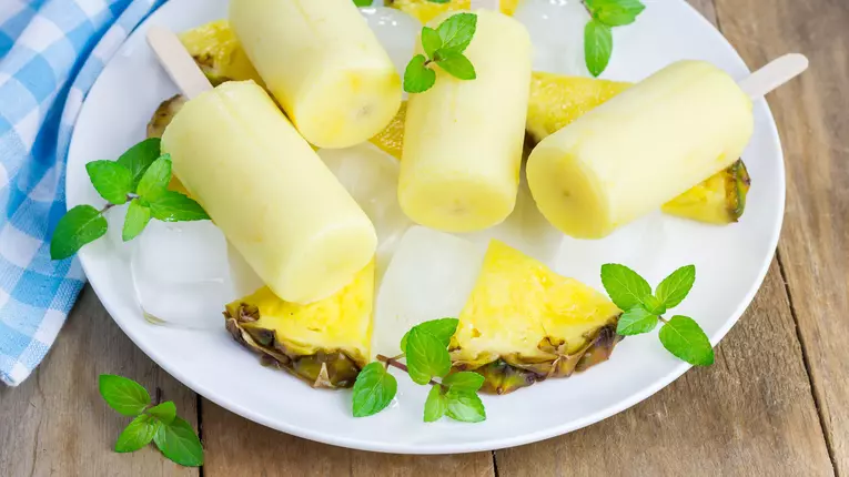 Inghetata de iaurt cu ananas si cocos (Pina Colada)