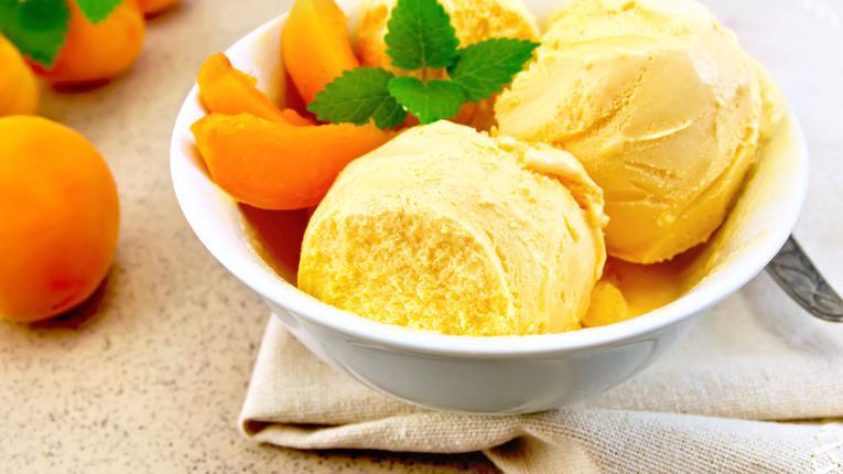 Inghetata de iaurt cu piersici