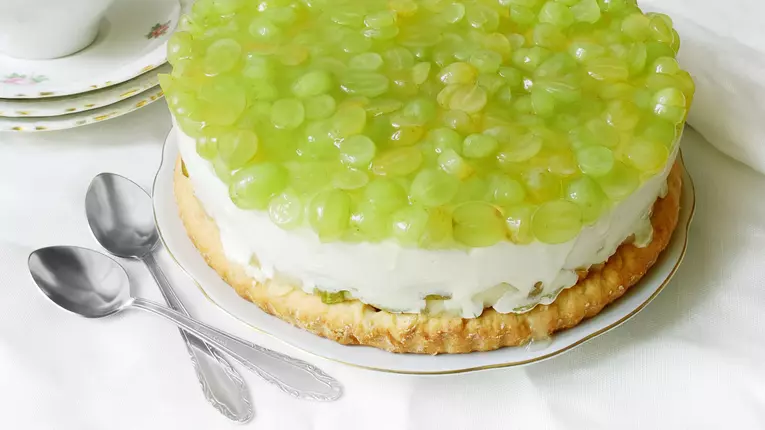 Cheesecake cu struguri albi