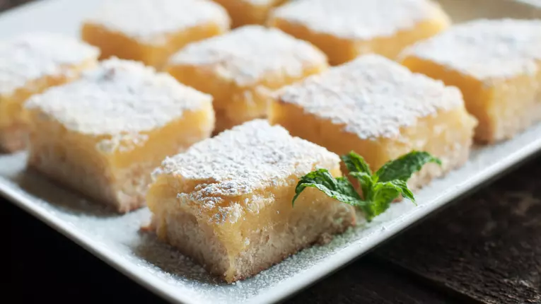 Prajiturele cu lamaie (lemon bars)