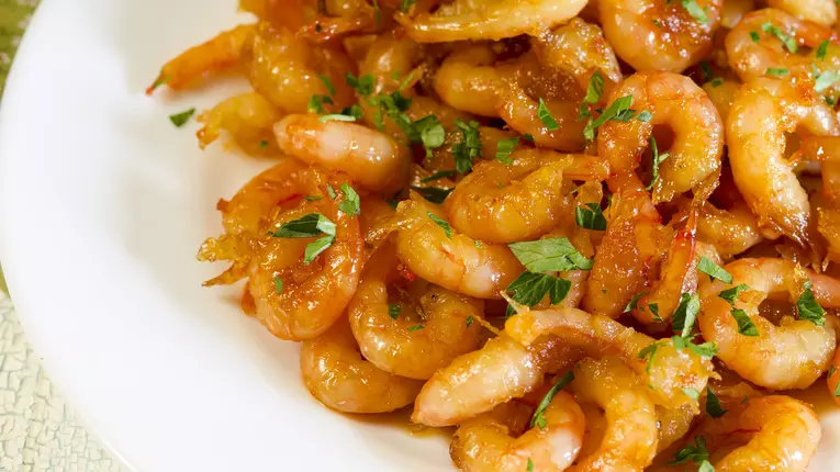 Creveti marinati cu miere si usturoi