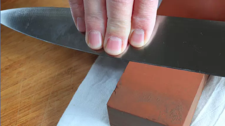 Cum se ascut corect cutitele de bucatarie