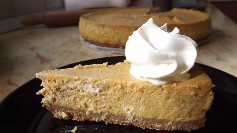 Cheesecake cu dovleac si scortisoara