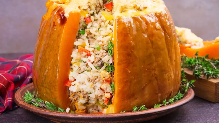 Dovleac umplut cu carne si orez