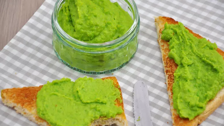 Piure de mazare cu sos pesto