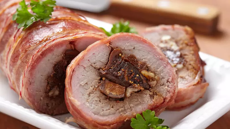 Rulada de porc umpluta cu smochine si nuci