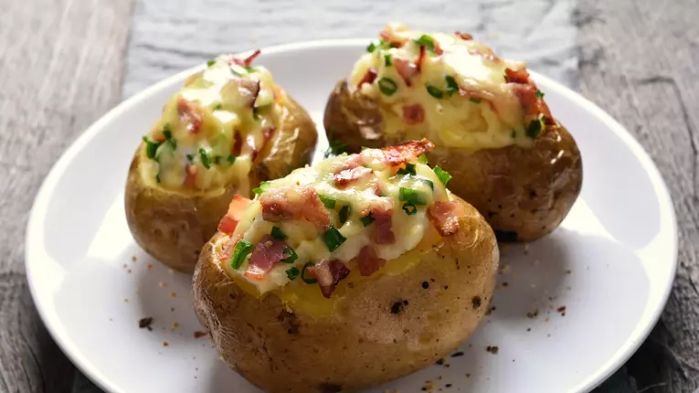 Cartofi umpluti Carbonara