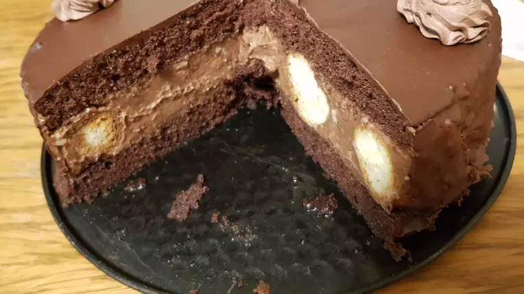 Tort profiterol cu crema de ciocolata