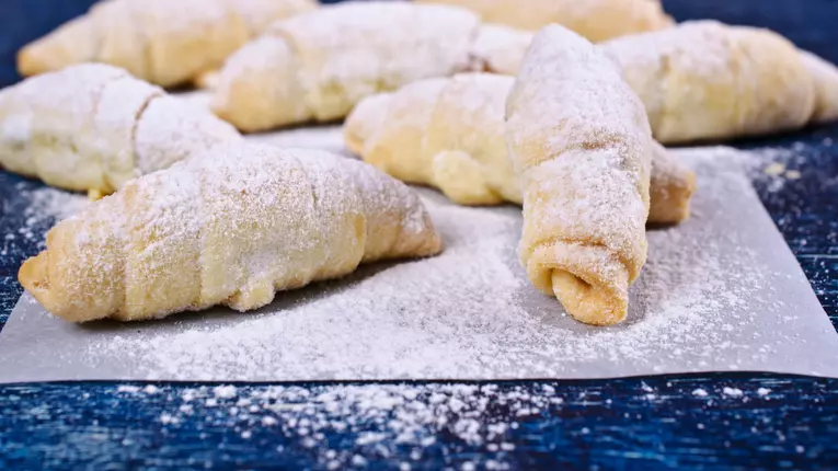 Cornulete fragede de post cu gem sau rahat