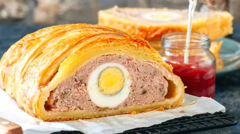 Drob frantuzesc din carne de vita si porc, in aluat foitaj