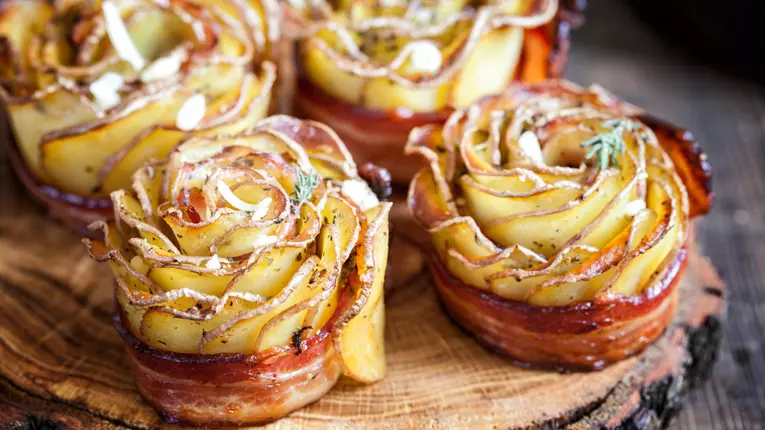 Trandafiri din cartofi cu bacon
