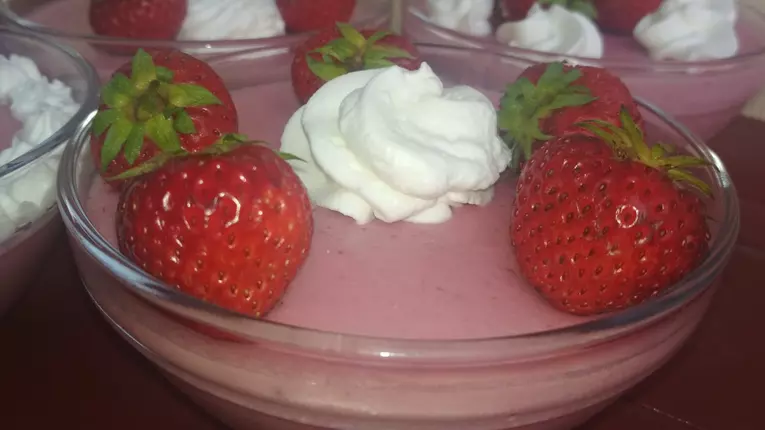 Budinca de capsuni de casa