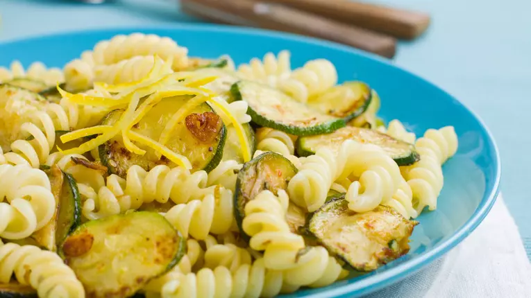 Paste cu dovlecei si usturoi