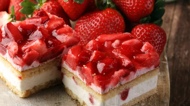 Prajitura cu capsuni si crema mascarpone