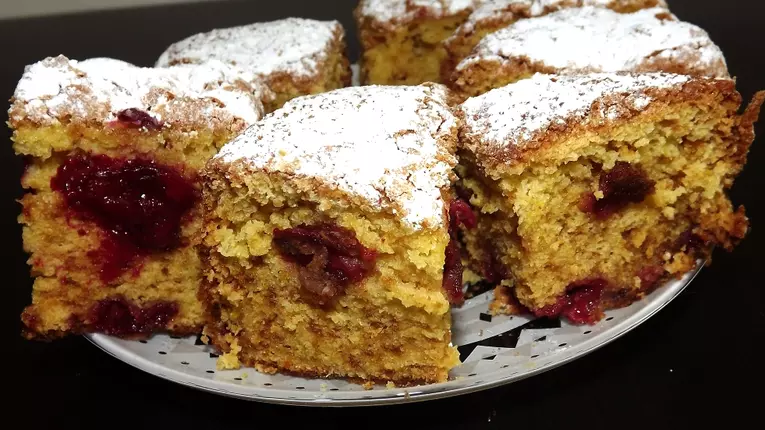 Prajitura pufoasa cu visine