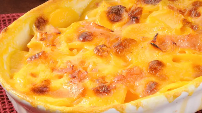 Cartofi gratinati cu sos bechamel