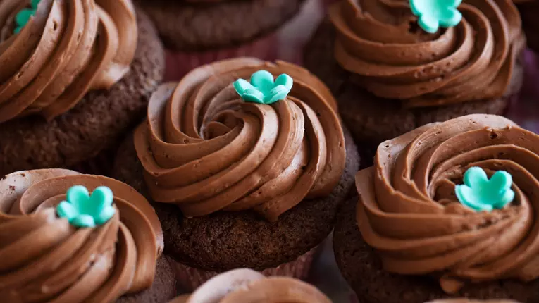 Crema de unt cu ciocolata pentru briose si prajituri